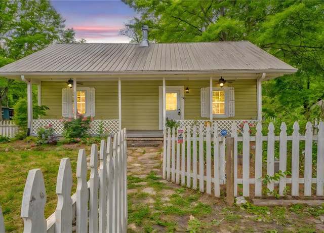 Property at 44 Fannin St, Cave Spring, GA 30124, 2 beds, 1 bath