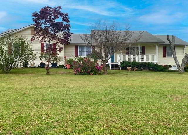 Property at 4362 Price Rd, Gainesville, GA 30506, 3 beds, 2 baths