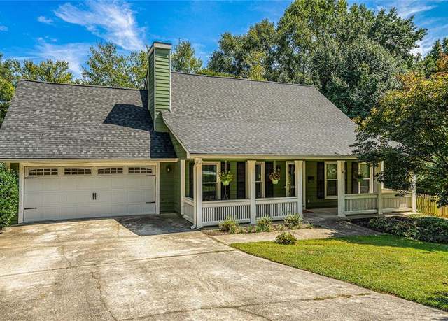 Property at 2204 Toucan Ct, Lawrenceville, GA 30044, 3 beds, 2 baths