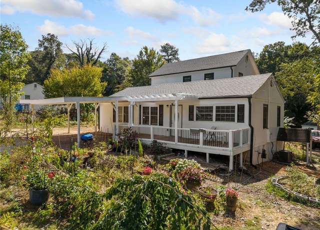 Property at 717 Chamberlain Cir SW, Marietta, GA 30008, 6 beds, 3 baths