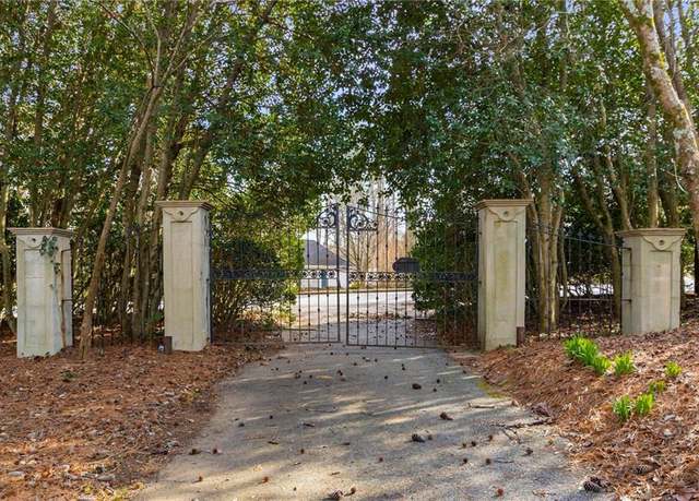 Property at 5323 Presley Pl, Douglasville, GA 30135, 4 beds, 3.5 baths