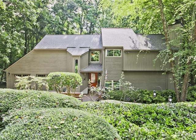 Property at 4246 Loch Highland Pkwy NE, Roswell, GA 30075, 4 beds, 2.5 baths