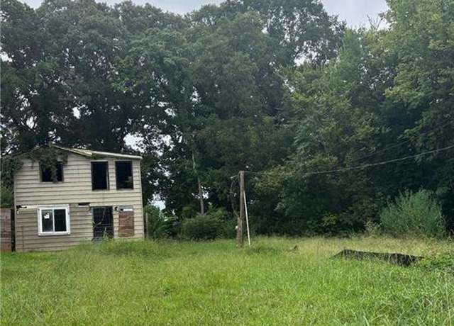 Property at 1096 West Ave SW, Atlanta, GA 30315, 3 beds, 2 baths