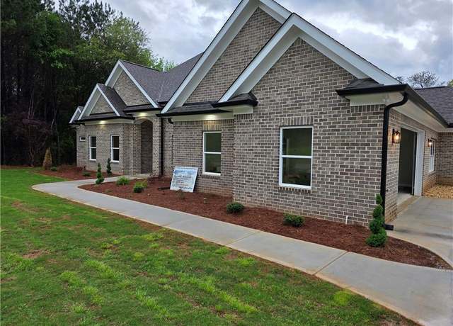 Property at 25 Fourwood Dr, Covington, GA 30016, 4 beds, 3 baths