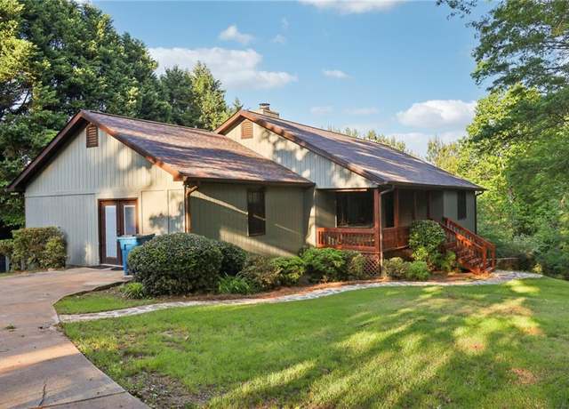 Property at 4071 Warren Rd, Flowery Branch, GA 30542, 5 beds, 3 baths
