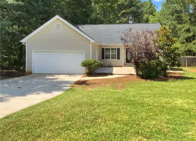 Property at 131 Morningside Dr, Jackson, GA 30233, 3 beds, 2 baths