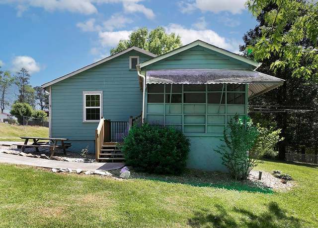 Property at 6296 Longino Dr, Union City, GA 30291, 3 beds, 2 baths