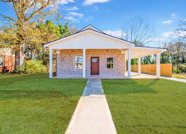 Property at 112 E Fambrough St, Monroe, GA 30655, 3 beds, 2 baths