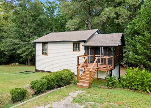 Property at 1271 Hayes St, Madison, GA 30650, 3 beds, 2 baths