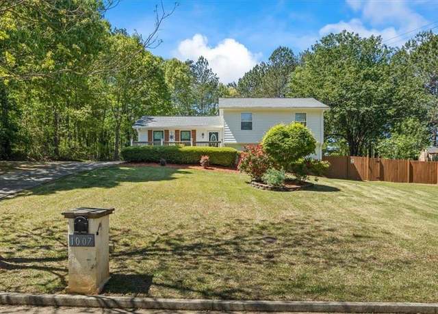 Property at 1007 Wayne Dr, Snellville, GA 30078, 4 beds, 2 baths