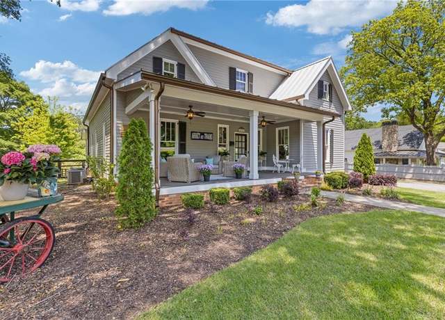 Property at 527 Main St, Suwanee, GA 30024, 7 beds, 6.5 baths
