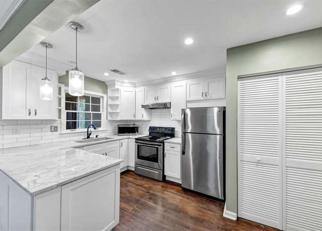 Property at 144 Woodmere Sq NW, Atlanta, GA 30327, 2 beds, 2 baths