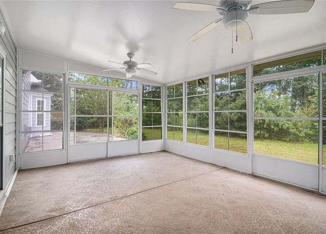 Property at 2000 Creek Pointe Way, Villa Rica, GA 30180, 5 beds, 2.5 baths