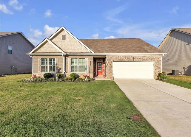Property at 103 Crowley Dr, Calhoun, GA 30701, 3 beds, 2 baths
