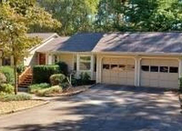 Property at 4781 SE W Lake Dr, Conyers, GA 30094, 5 beds, 3 baths