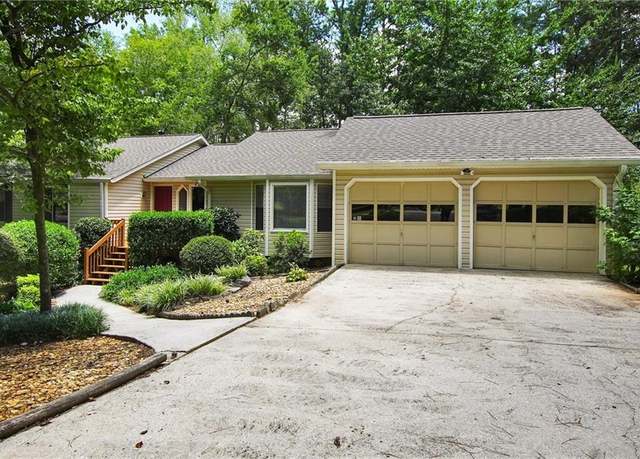 Property at 4781 W Lake Dr SE, Conyers, GA 30094, 5 beds, 3 baths