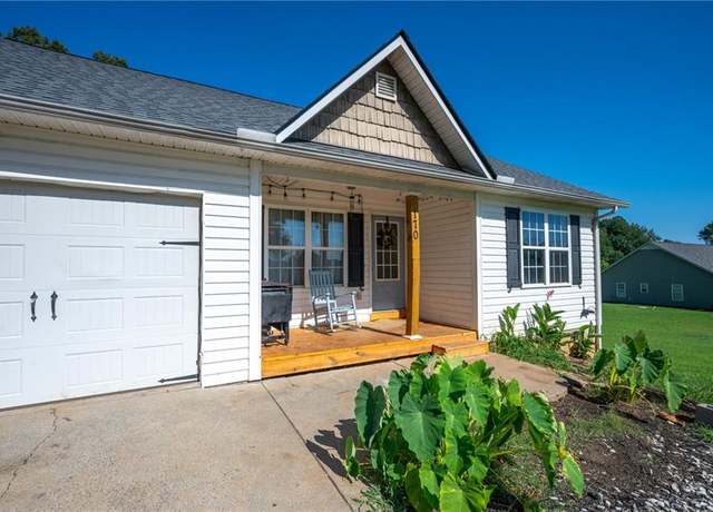 Property at 170 Erica Ln, Calhoun, GA 30701, 3 beds, 2 baths