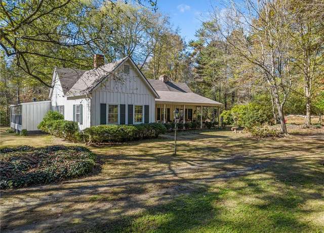 Property at 1765 Holly Springs Rd NE, Marietta, GA 30062, 4 beds, 2 baths