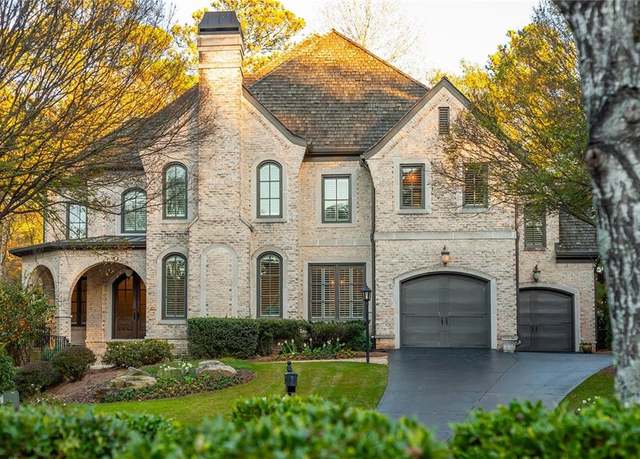 Property at 425 Prestwick Ct, Alpharetta, GA 30005, 5 beds, 5.5 baths
