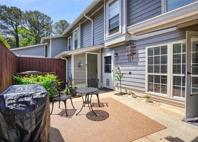 Property at 4992 Meadow Ln, Marietta, GA 30068, 2 beds, 2.5 baths