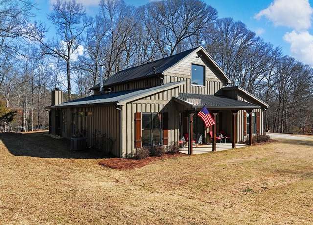 Property at 4258 Hog Mountain Rd, Hoschton, GA 30548, 3 beds, 1.5 baths