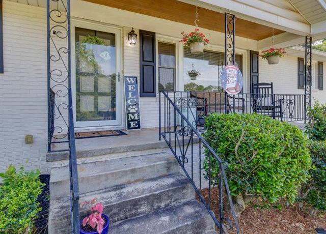 Property at 3215 Woodview Dr SE, Smyrna, GA 30082, 3 beds, 2 baths