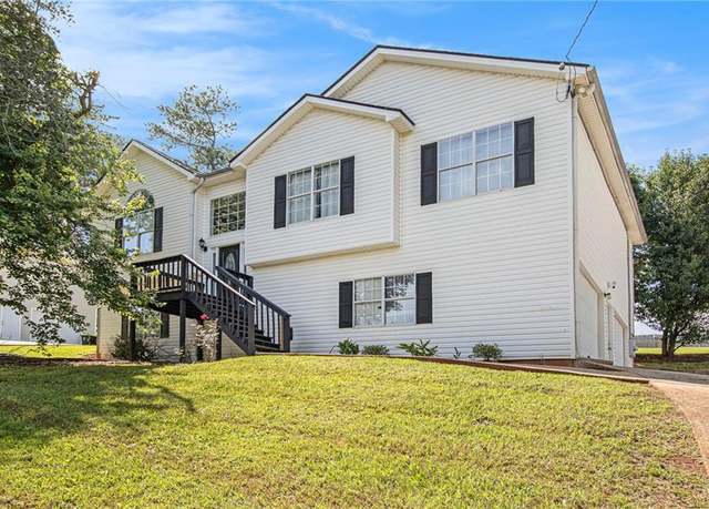 Property at 7760 Poppy Dr, Winston, GA 30187, 3 beds, 2 baths