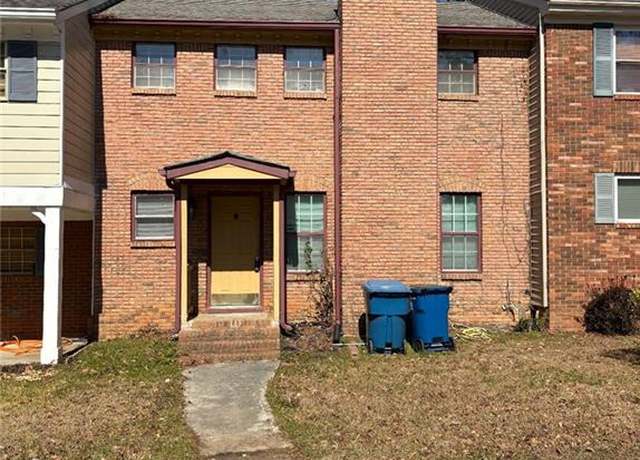 Property at 7123 Williamsburg Dr, Riverdale, GA 30274, 3 beds, 3.5 baths