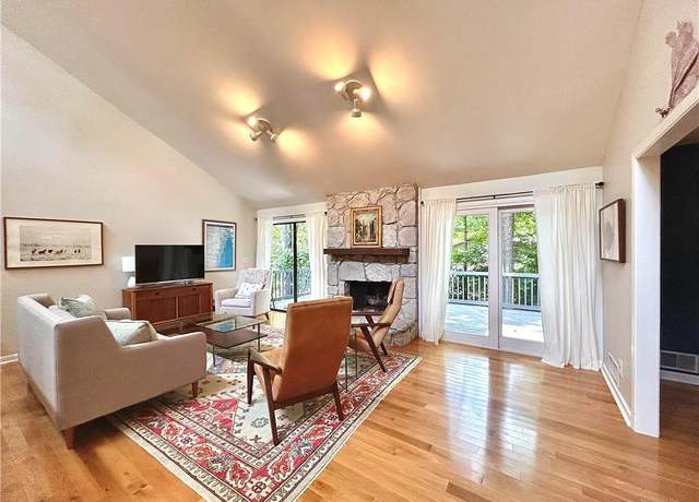 Property at 2960 Cedar Knoll Dr, Roswell, GA 30076, 4 beds, 3 baths