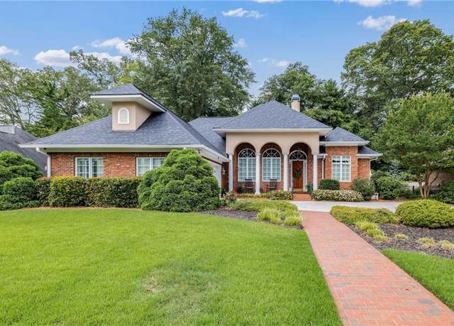 Property at 311 Vinings Walk, Gainesville, GA 30501, 3 beds, 2 baths
