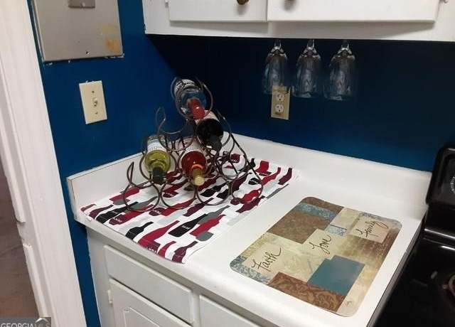 Property at 34 Le Parc Fontaine, Lithonia, GA 30038, 2 beds, 1 bath