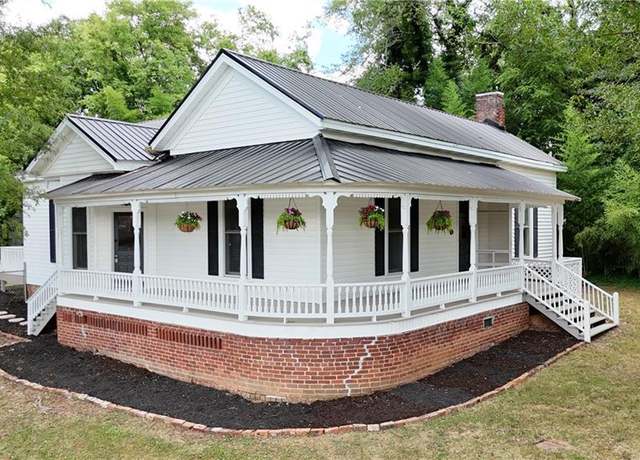 Property at 104 Cherry St, Adairsville, GA 30103, 3 beds, 2 baths