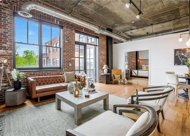 Property at 3235 Roswell Rd NE #721, Atlanta, GA 30305, 2 beds, 2 baths