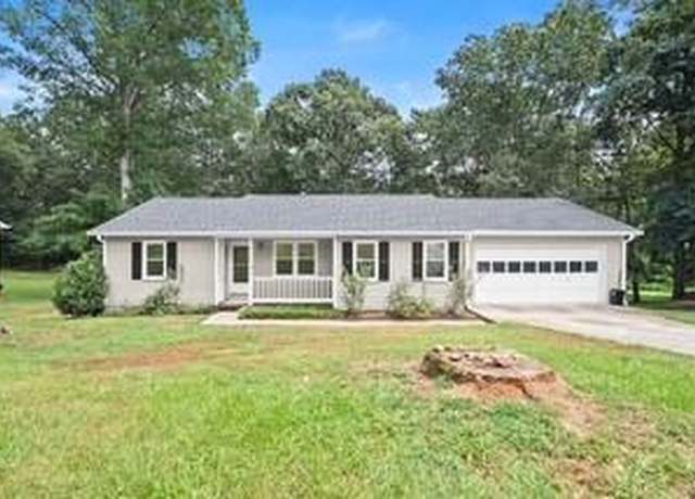 Property at 200 E Country Woods Dr, Covington, GA 30016, 3 beds, 2 baths
