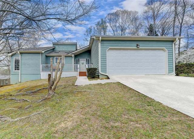Property at 639 Oak Moss Dr, Lawrenceville, GA 30043, 5 beds, 3 baths