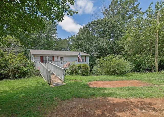 Property at 5210 Sawnee Ln, Gainesville, GA 30506, 3 beds, 2 baths