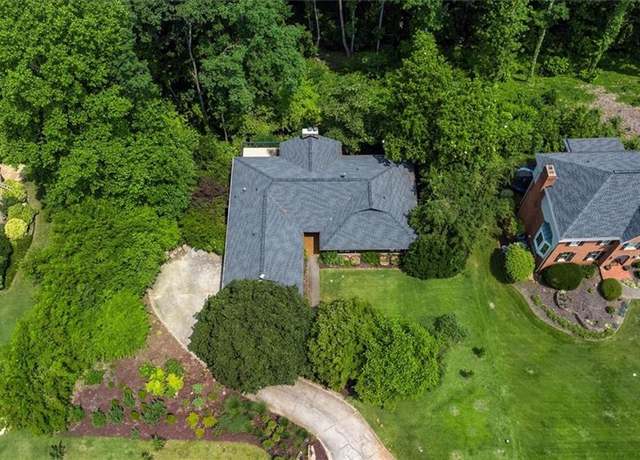 Property at 11785 Mountain Laurel Dr, Roswell, GA 30075, 3 beds, 2 baths