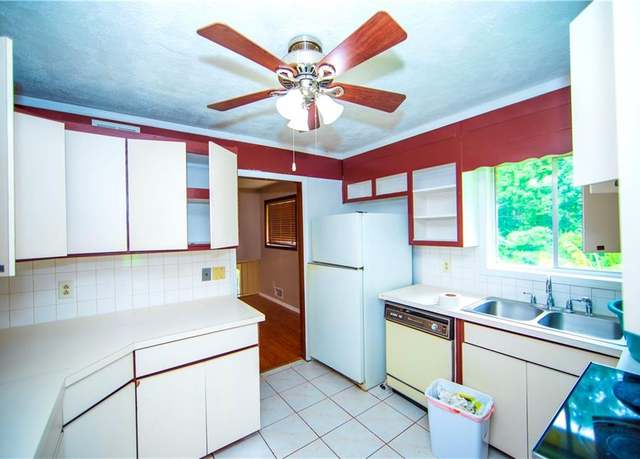 Property at 5856 Oakleaf Dr, Stone Mountain, GA 30087, 4 beds, 1.5 baths
