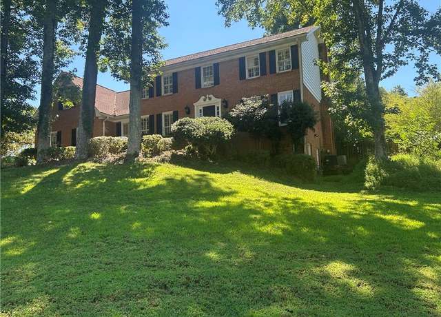 Property at 3922 Glen Meadow Dr, Peachtree Corners, GA 30092, 4 beds, 2.5 baths