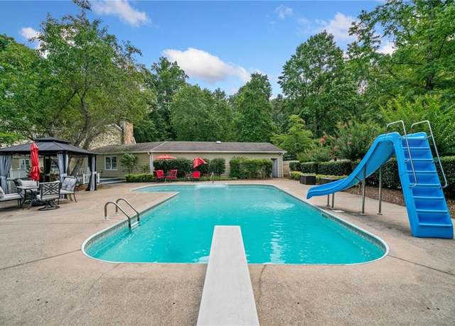 Property at 444 Pineview Dr, Canton, GA 30114, 5 beds, 4.5 baths