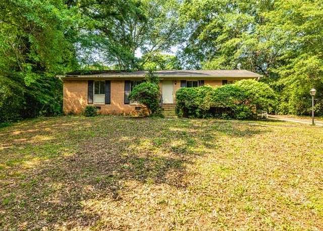 Property at 205 Pine St, Barnesville, GA 30204, 3 beds, 1.5 baths