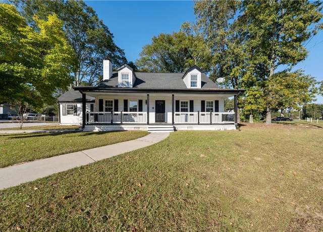 Property at 1368 New Hope Rd, Lawrenceville, GA 30045, 4 beds, 3 baths
