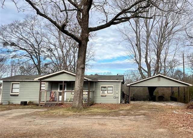 Property at 1005 State St, Commerce, GA 30529, 3 beds, 2 baths