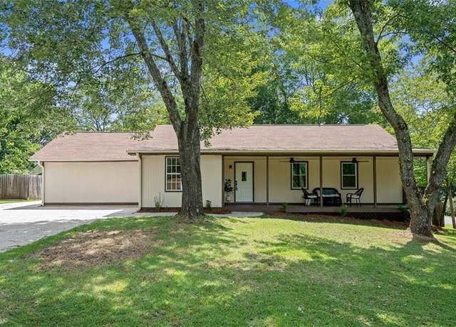 Property at 4128 Worth St, Acworth, GA 30101, 4 beds, 2 baths