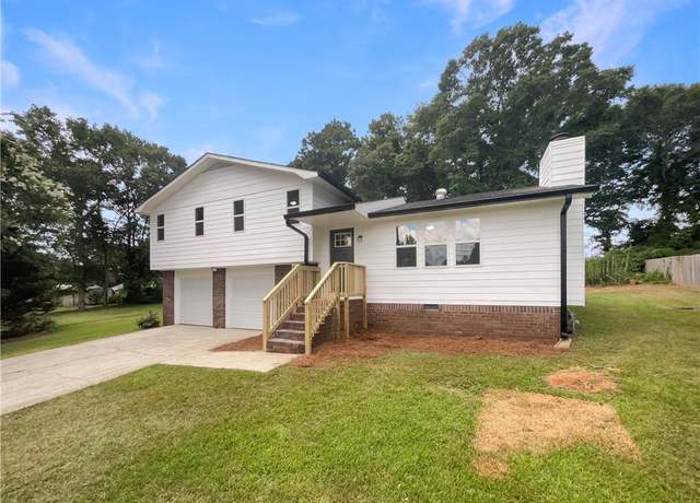 Property at 105 Woodbine Dr, Carrollton, GA 30117, 3 beds, 2 baths