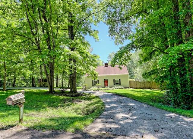 Property at 218 Jefferson Pl, Toccoa, GA 30577, 4 beds, 3 baths