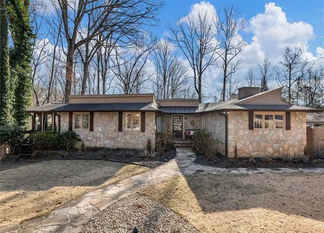 Property at 45 Lakepoint Dr, Dawsonville, GA 30534, 3 beds, 2 baths