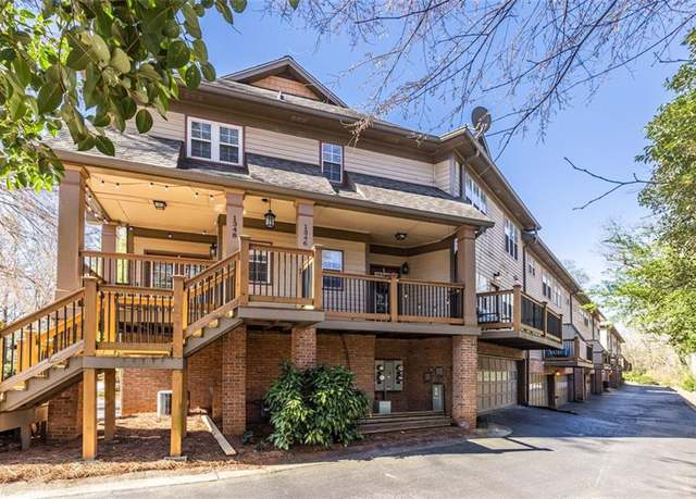 Property at 1346 Stillwood Chase NE, Atlanta, GA 30306, 2 beds, 2.5 baths