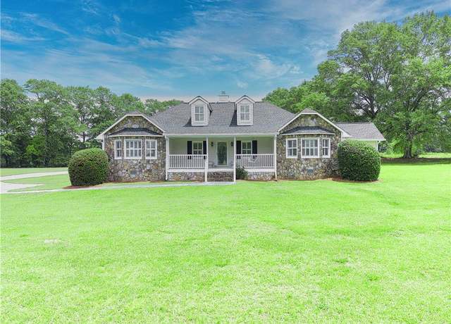 Property at 2759 Bay Ridge Dr, Loganville, GA 30052, 4 beds, 3 baths