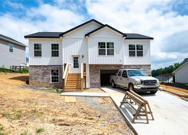 Property at 373 Lakecrest Cir SW, Calhoun, GA 30701, 3 beds, 2 baths